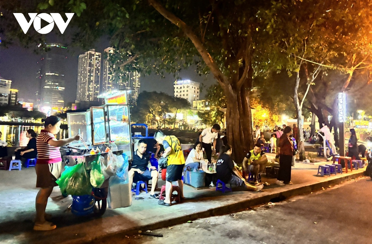 phố đi bộ được đầu tư gần 30 tỷ đồng ở hà nội chỉ là nơi bán trà đá vỉa hè hình ảnh 6 pho di bo duoc dau tu gan 30 ty dong o ha noi chi la noi ban tra da via he hinh anh 6