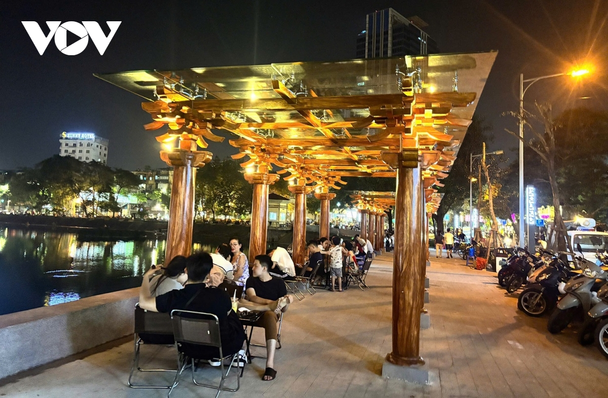 phố đi bộ được đầu tư gần 30 tỷ đồng ở hà nội chỉ là nơi bán trà đá vỉa hè hình ảnh 5 pho di bo duoc dau tu gan 30 ty dong o ha noi chi la noi ban tra da via he hinh anh 5