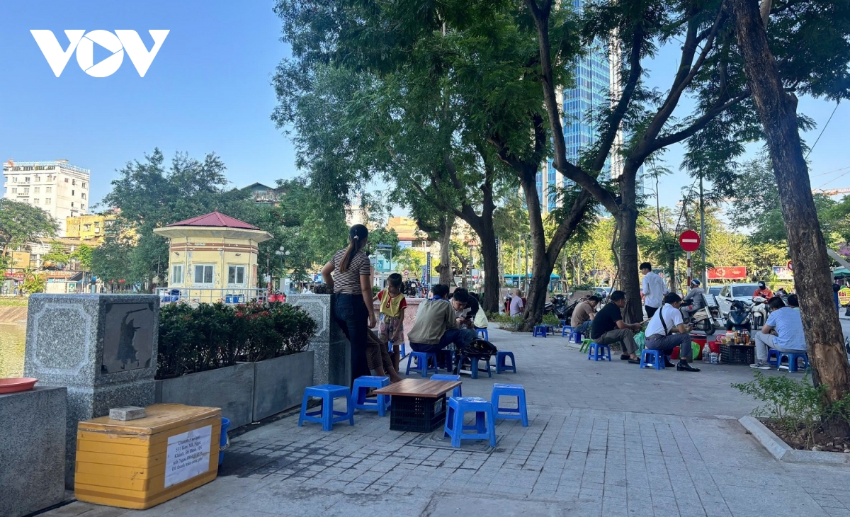 phố đi bộ được đầu tư gần 30 tỷ đồng ở hà nội chỉ là nơi bán trà đá vỉa hè hình ảnh 12 pho di bo duoc dau tu gan 30 ty dong o ha noi chi la noi ban tra da via he hinh anh 12