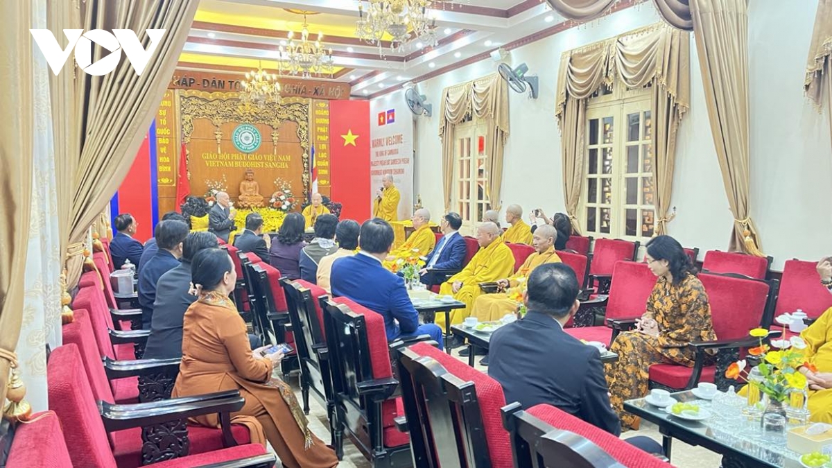 quốc vương campuchia thăm và dâng hương tại chùa quán sứ hình ảnh 2 quoc vuong campuchia tham va dang huong tai chua quan su hinh anh 2