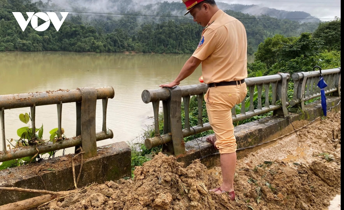 quảng nam di dời hơn 500 người dân bị sạt lở đe dọa hình ảnh 7 quang nam di doi hon 500 nguoi dan bi sat lo de doa hinh anh 7