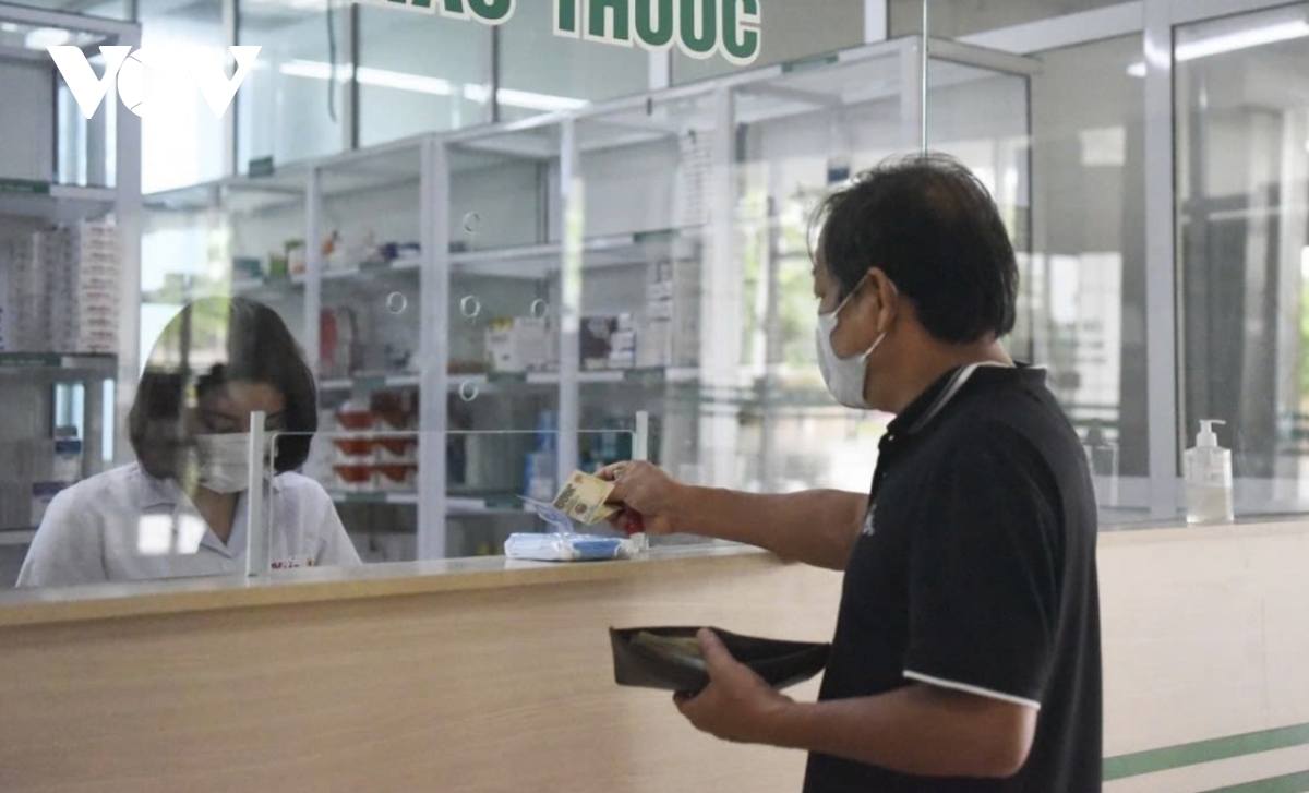 De duoc thanh toan chi phi thuoc truc tiep, benh nhan bhyt lieu co gap phien ha hinh anh 1 De duoc thanh toan chi phi thuoc truc tiep, benh nhan bhyt lieu co gap phien ha hinh anh 1