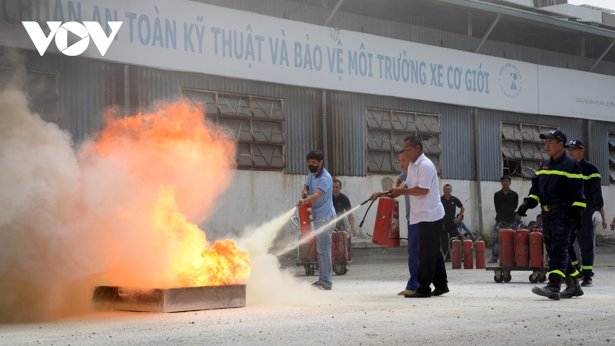 200 tài xế xe bồn, nhân viên cây xăng được tập huấn phòng cháy chữa cháy hình ảnh 3 200 tai xe xe bon, nhan vien cay xang duoc tap huan phong chay chua chay hinh anh 3