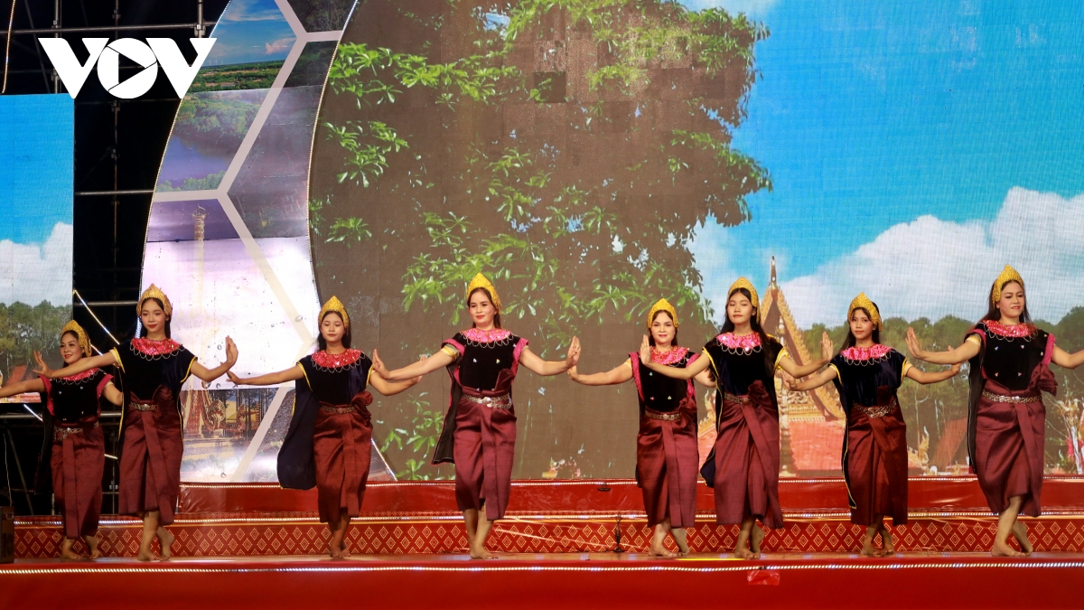 trà vinh khai mạc tuần lễ văn hóa, du lịch gắn với lễ hội ok om bok năm 2024 hình ảnh 2 tra vinh khai mac tuan le van hoa, du lich gan voi le hoi ok om bok nam 2024 hinh anh 2