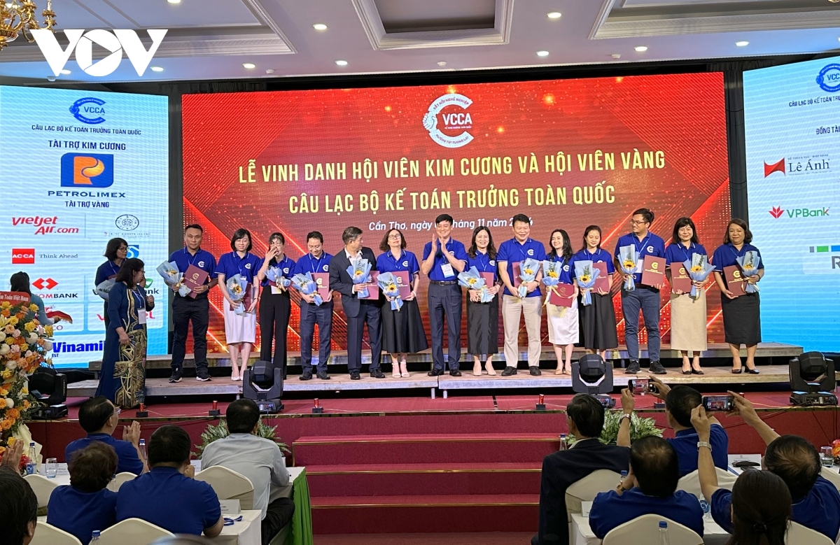 hơn 500 kế toán trưởng toàn quốc tề tựu ở cần thơ chia sẻ chuyển đổi số hình ảnh 4 hon 500 ke toan truong toan quoc te tuu o can tho chia se chuyen doi so hinh anh 4