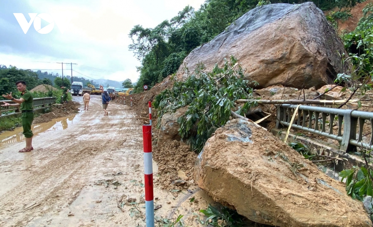 quảng nam di dời hơn 500 người dân bị sạt lở đe dọa hình ảnh 5 quang nam di doi hon 500 nguoi dan bi sat lo de doa hinh anh 5