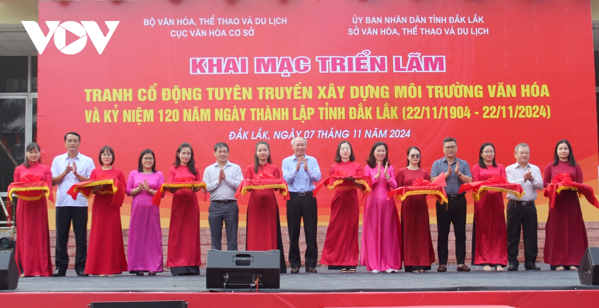 triển lãm 150 bức tranh cổ động nhân kỷ niệm 120 năm thành lập tỉnh Đắk lắk hình ảnh 1 trien lam 150 buc tranh co dong nhan ky niem 120 nam thanh lap tinh Dak lak hinh anh 1