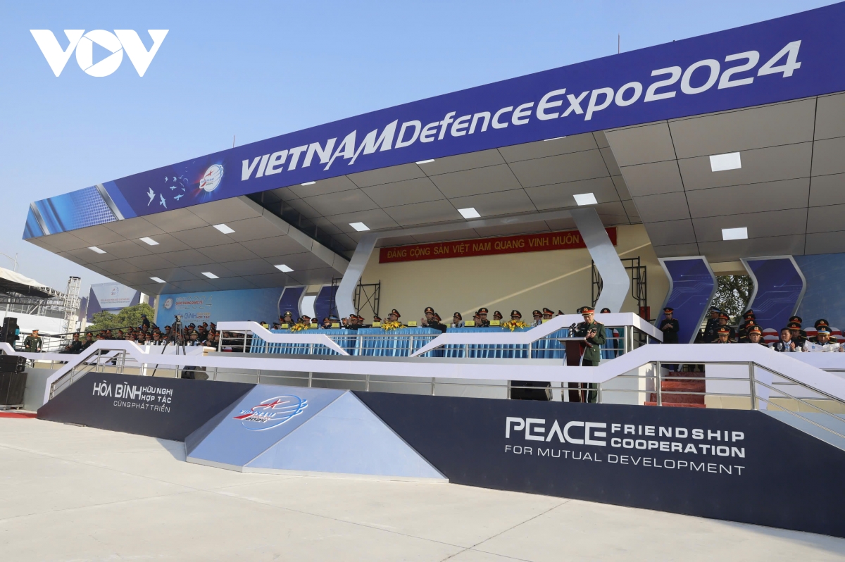 Đại tướng phan văn giang kiểm tra, tổng duyệt triển lãm quốc phòng quốc tế việt nam hình ảnh 2 Dai tuong phan van giang kiem tra, tong duyet trien lam quoc phong quoc te viet nam hinh anh 2