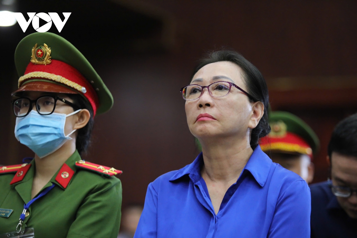 bà trương mỹ lan được phép nói chuyện với chồng tại toà hình ảnh 1 ba truong my lan duoc phep noi chuyen voi chong tai toa hinh anh 1