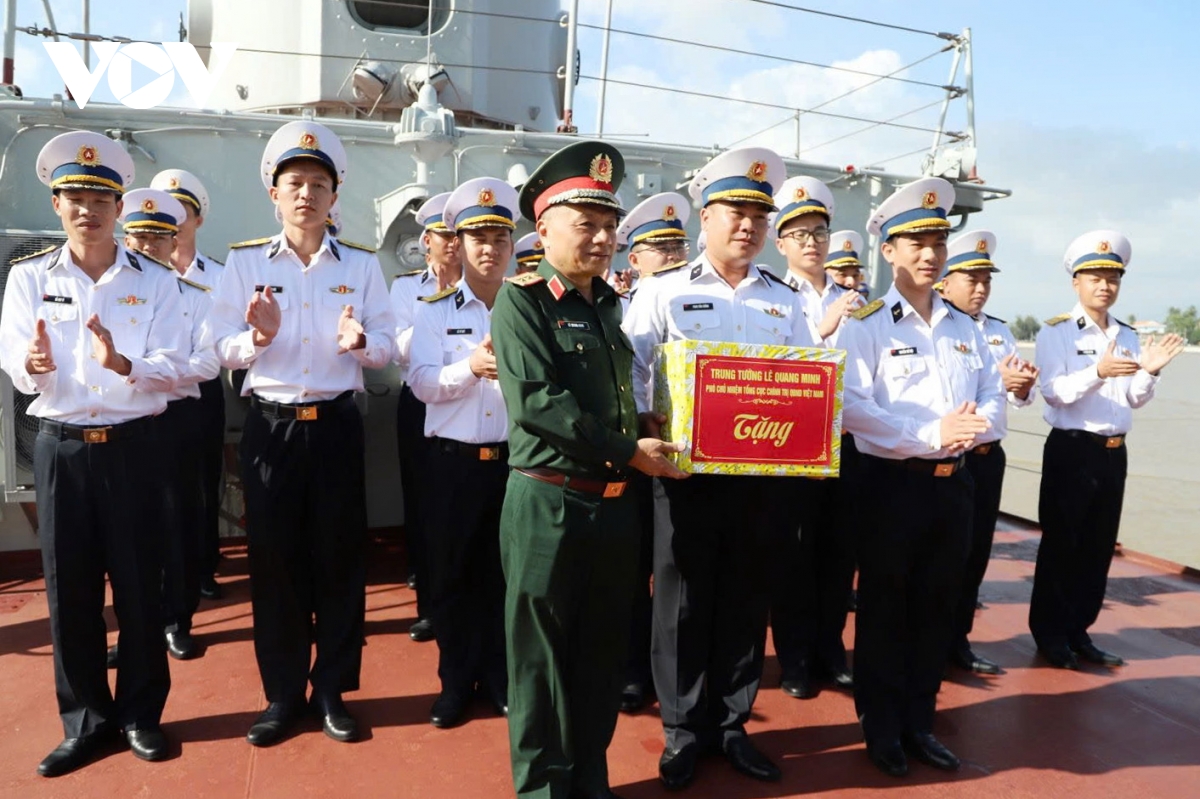 Đoàn công tác tổng cục chính trị làm việc tại vùng 3 hải quân hình ảnh 2 Doan cong tac tong cuc chinh tri lam viec tai vung 3 hai quan hinh anh 2