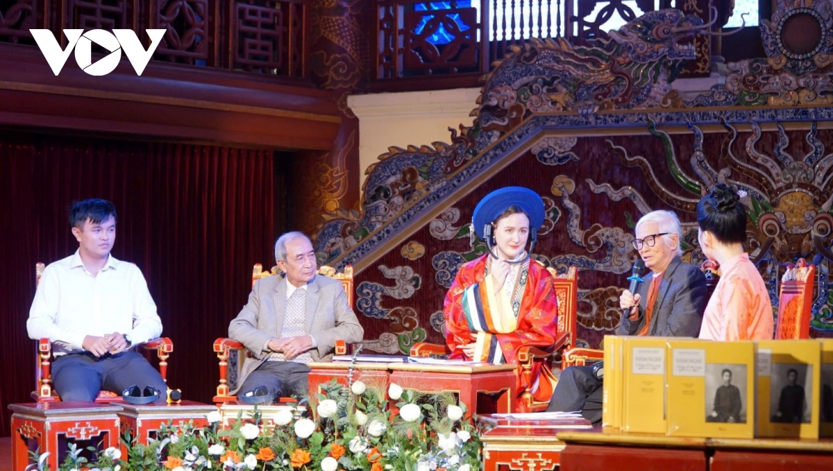 ra mắt sách hàm nghi - hoàng đế lưu vong, nghệ sĩ ở alger hình ảnh 2 ra mat sach ham nghi - hoang de luu vong, nghe si o alger hinh anh 2
