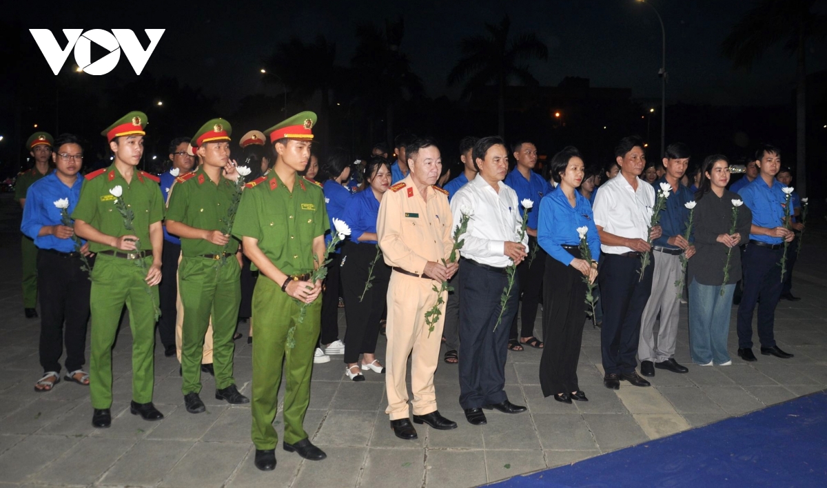 tưởng niệm các nạn nhân tử vong do tai nạn giao thông hình ảnh 2 tuong niem cac nan nhan tu vong do tai nan giao thong hinh anh 2