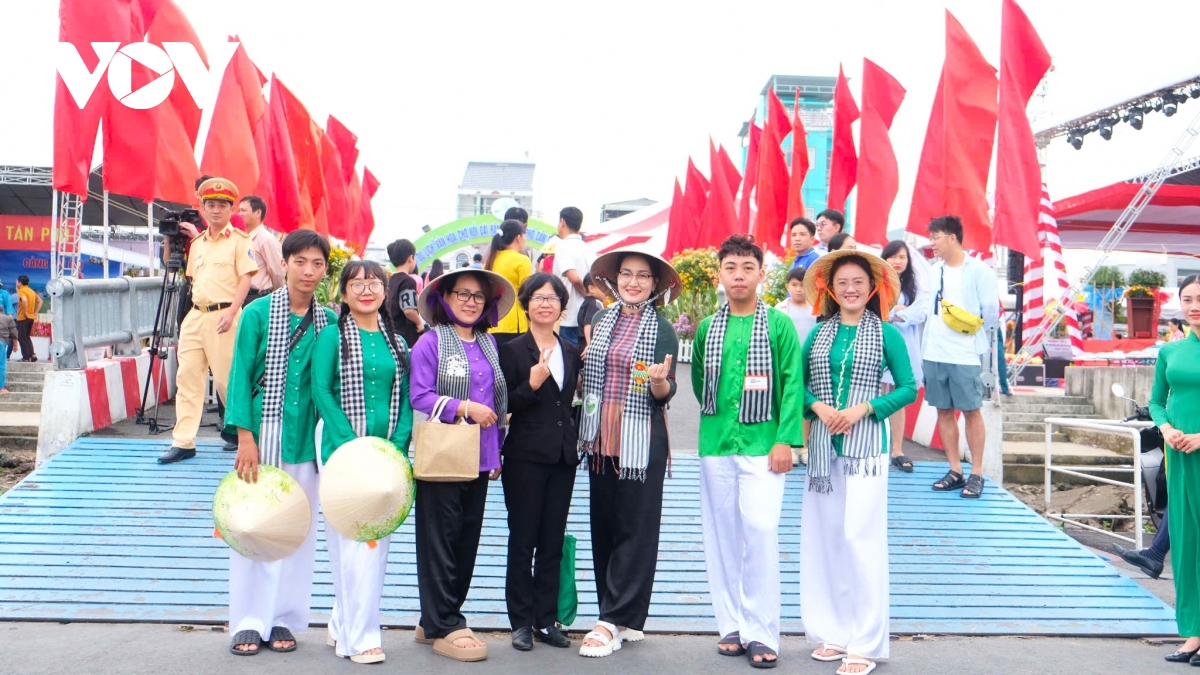 nhộn nhịp chợ nổi cái răng mùa lễ hội hình ảnh 15 nhon nhip cho noi cai rang mua le hoi hinh anh 15