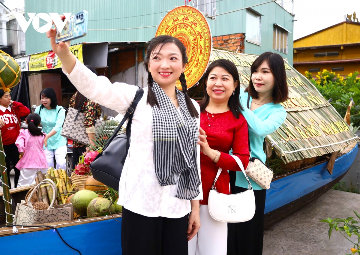 nhộn nhịp chợ nổi cái răng mùa lễ hội hình ảnh 14 nhon nhip cho noi cai rang mua le hoi hinh anh 14