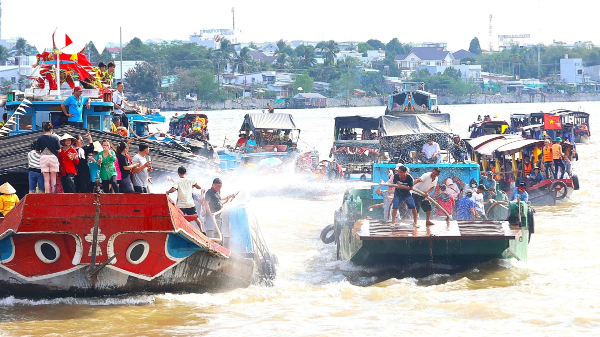 nhộn nhịp chợ nổi cái răng mùa lễ hội hình ảnh 10 nhon nhip cho noi cai rang mua le hoi hinh anh 10