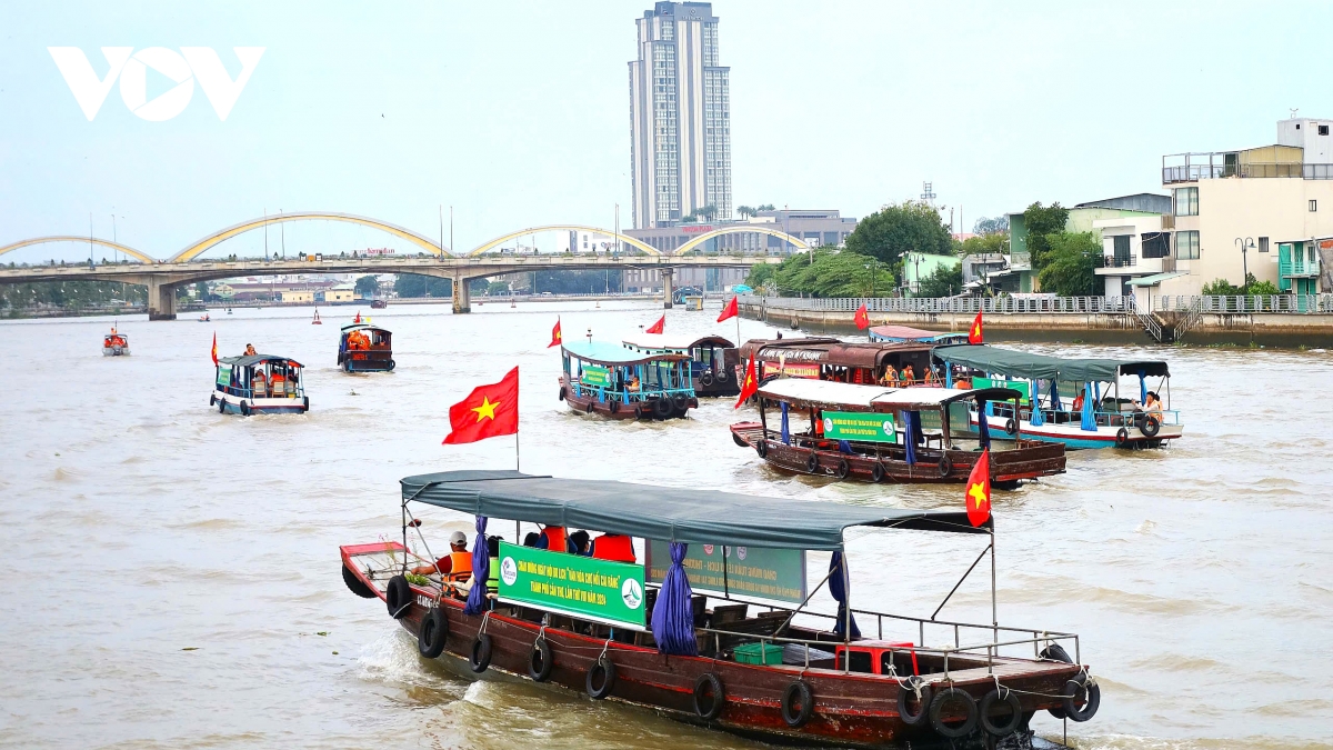 nhộn nhịp chợ nổi cái răng mùa lễ hội hình ảnh 2 nhon nhip cho noi cai rang mua le hoi hinh anh 2