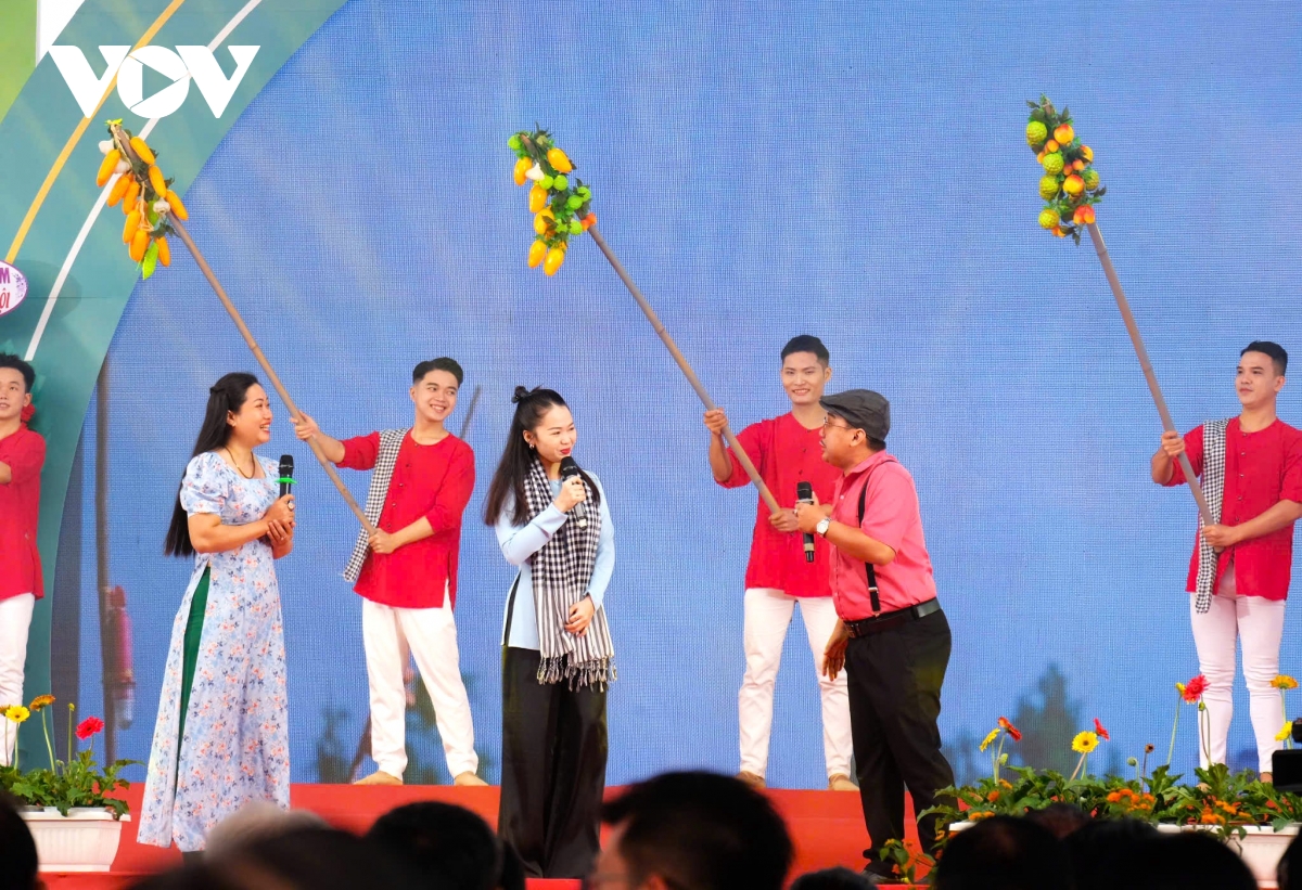 nhộn nhịp chợ nổi cái răng mùa lễ hội hình ảnh 5 nhon nhip cho noi cai rang mua le hoi hinh anh 5