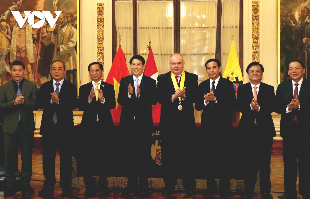 chủ tịch nước lương cường hội kiến thị trưởng lima và nhận chìa khóa biểu tượng thành phố hình ảnh 4 chu tich nuoc luong cuong hoi kien thi truong lima va nhan chia khoa bieu tuong thanh pho hinh anh 4