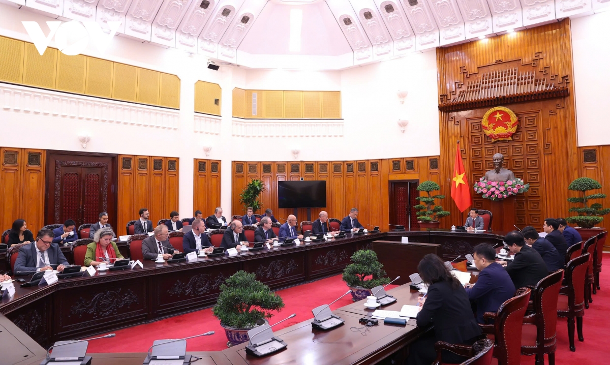 phó thủ tướng trần hồng hà làm việc với đoàn đại biểu nghiệp đoàn giới chủ pháp hình ảnh 1 pho thu tuong tran hong ha lam viec voi doan dai bieu nghiep doan gioi chu phap hinh anh 1