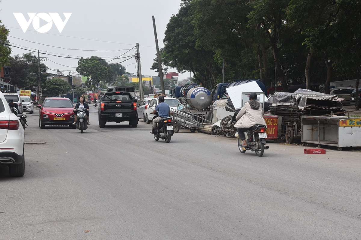 ha noi bai xe moc giua long duong cua du an thi cong do dang hinh anh 9