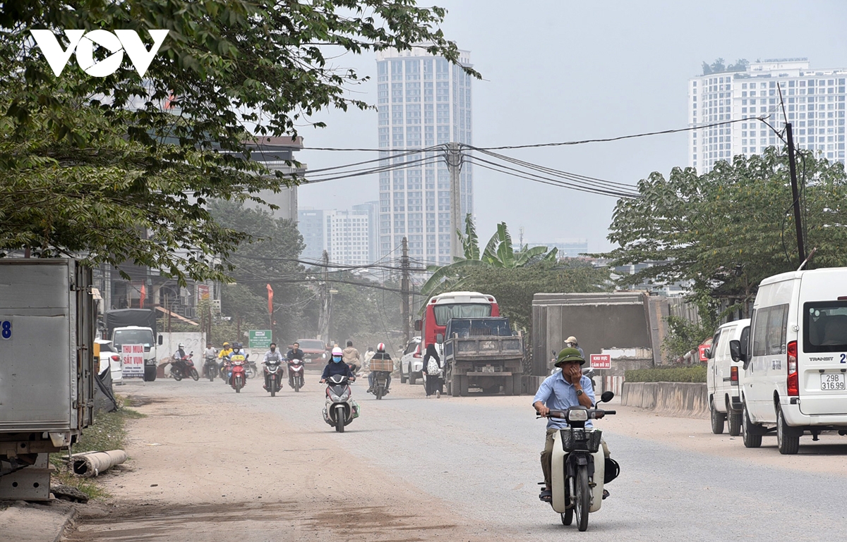 ha noi bai xe moc giua long duong cua du an thi cong do dang hinh anh 3