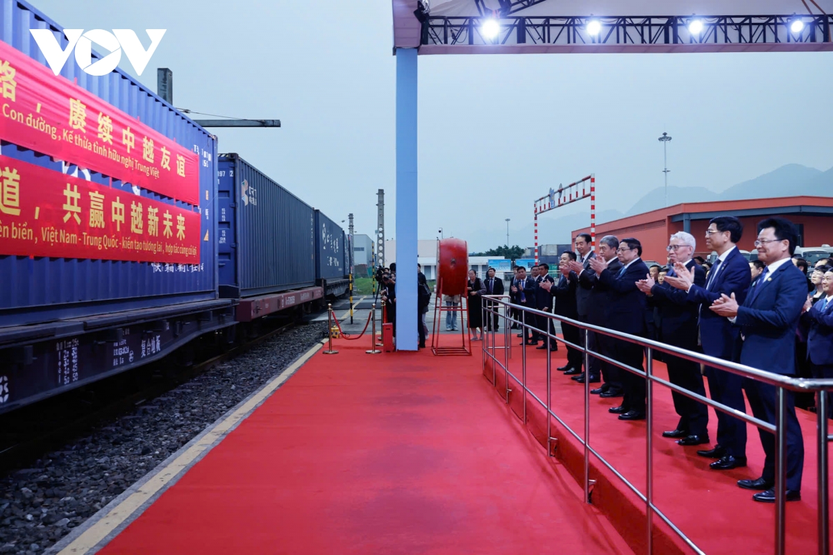 thủ tướng phạm minh chính thăm trung tâm logistics quốc tế trùng khánh hình ảnh 2 thu tuong pham minh chinh tham trung tam logistics quoc te trung khanh hinh anh 2