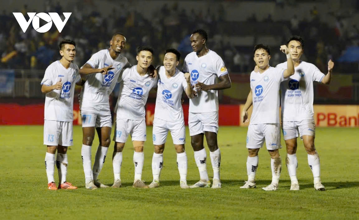 Kết quả vòng 7 V-League 24/25: Nam Định thắng đậm TP.HCM để vượt qua HAGL