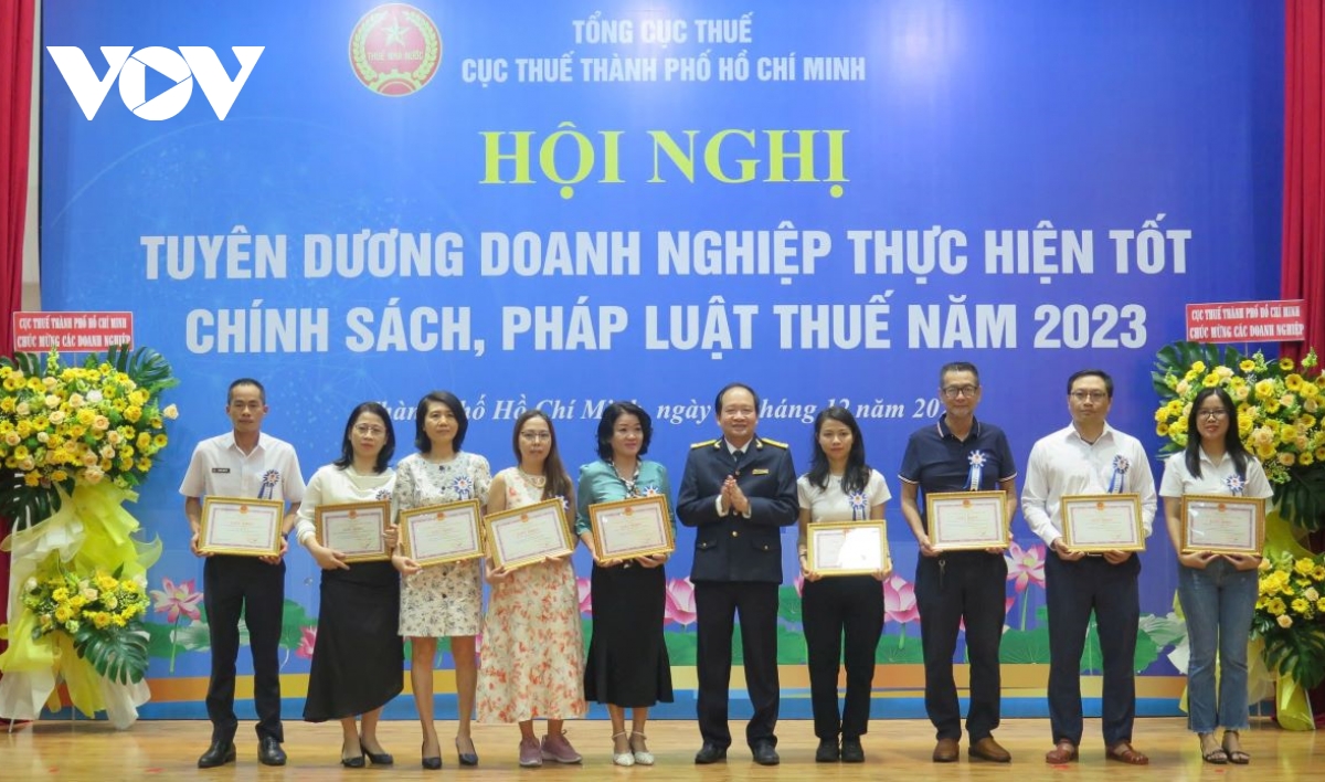 cục thuế tp.hcm tuyên dương 120 doanh nghiệp tiêu biểu hình ảnh 1 cuc thue tp.hcm tuyen duong 120 doanh nghiep tieu bieu hinh anh 1