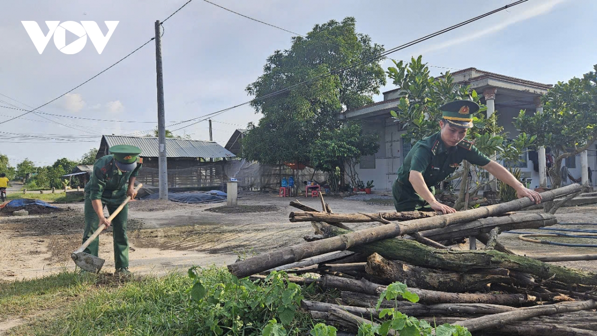 bo doi bien phong giup dan vuot kho, xay bien cuong vung manh hinh anh 2