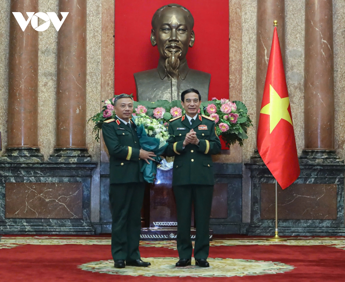 chủ tịch nước trao quân hàm thượng tướng cho ông lê quang minh hình ảnh 3 chu tich nuoc trao quan ham thuong tuong cho ong le quang minh hinh anh 3
