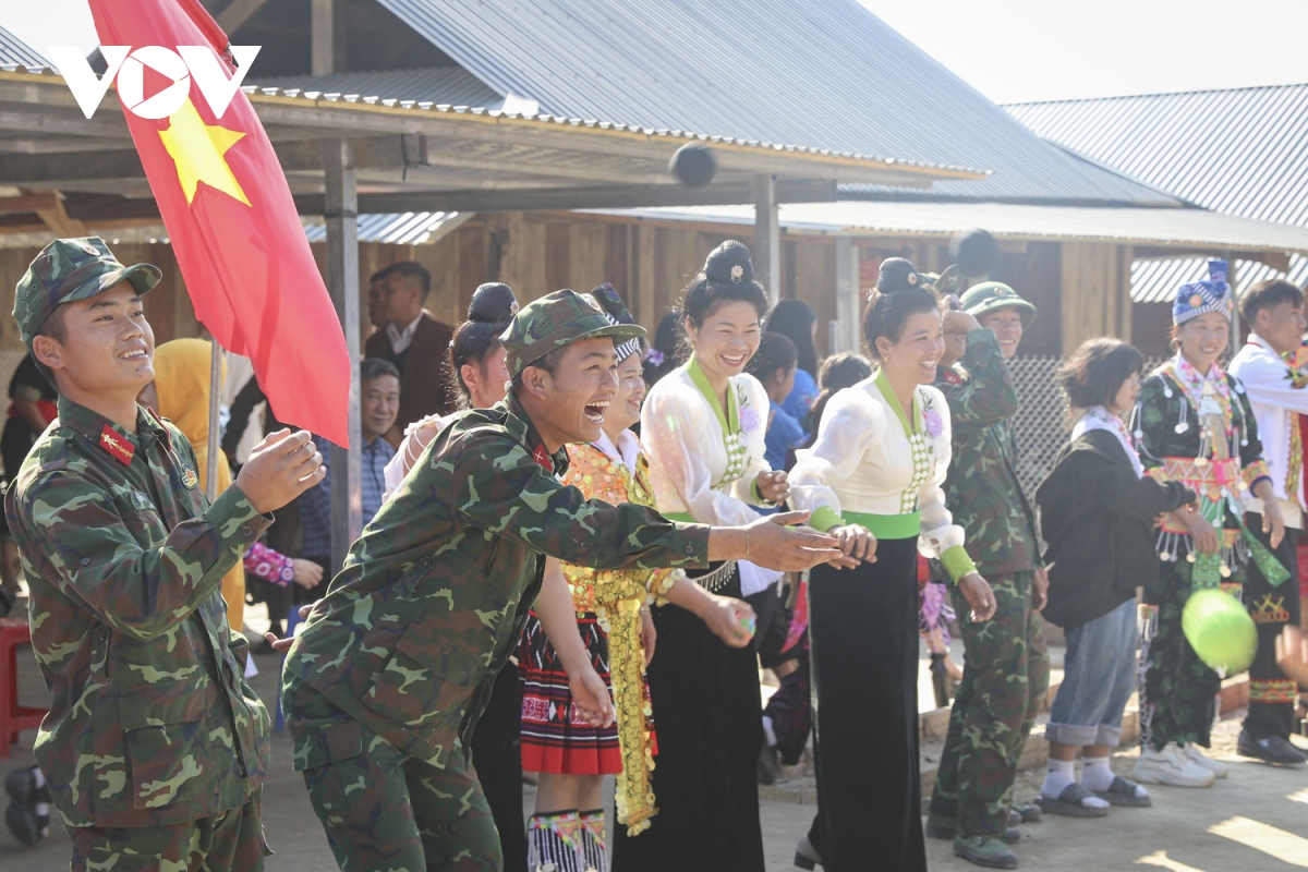 ban giao nha cho dong bao bi thiet hai do lu quet o muong pon, Dien bien hinh anh 11