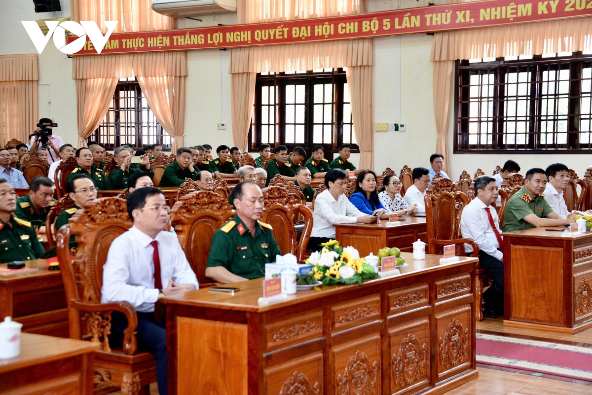chủ tịch quốc hội thăm cán bộ, chiến sỹ bộ chỉ huy quân sự tỉnh hậu giang hình ảnh 2 chu tich quoc hoi tham can bo, chien sy bo chi huy quan su tinh hau giang hinh anh 2