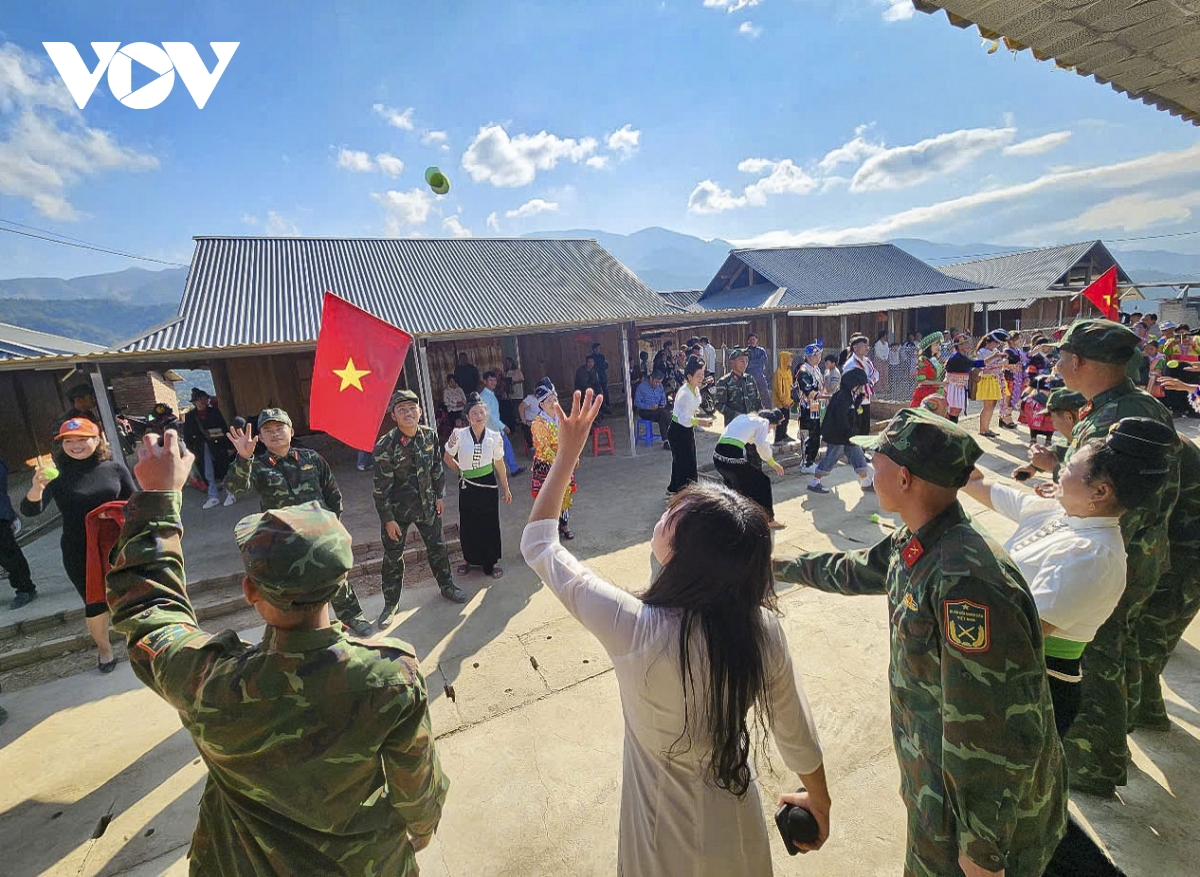 ban giao nha cho dong bao bi thiet hai do lu quet o muong pon, Dien bien hinh anh 14