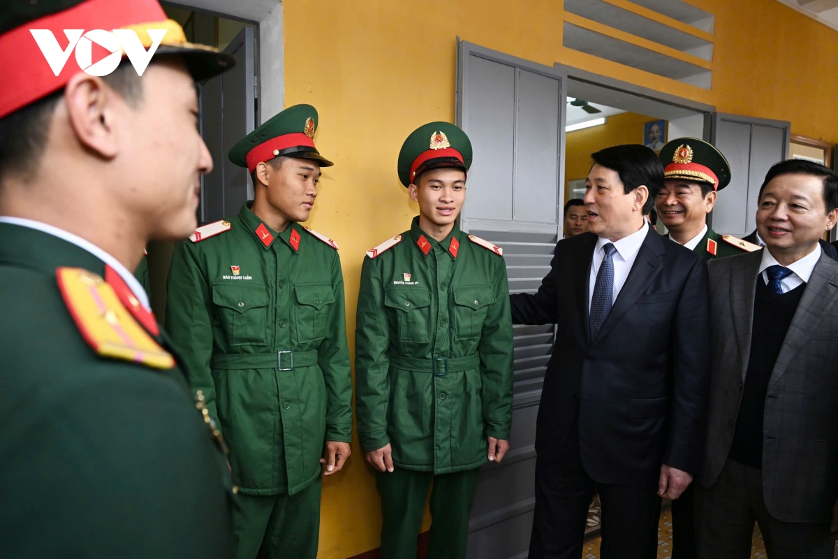 chủ tịch nước làm việc với đơn vị quân đội đầu tiên thực hiện tinh, gọn, mạnh hình ảnh 5 chu tich nuoc lam viec voi don vi quan doi dau tien thuc hien tinh, gon, manh hinh anh 5