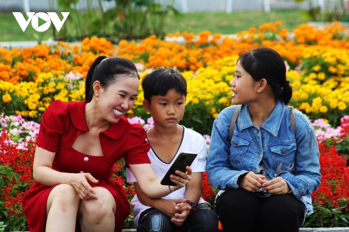 ruc ro sac xuan o lang hoa sa Dec - thu phu hoa lon nhat mien tay hinh anh 20