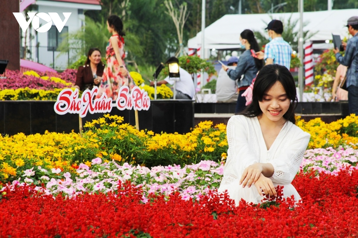 ruc ro sac xuan o lang hoa sa Dec - thu phu hoa lon nhat mien tay hinh anh 21