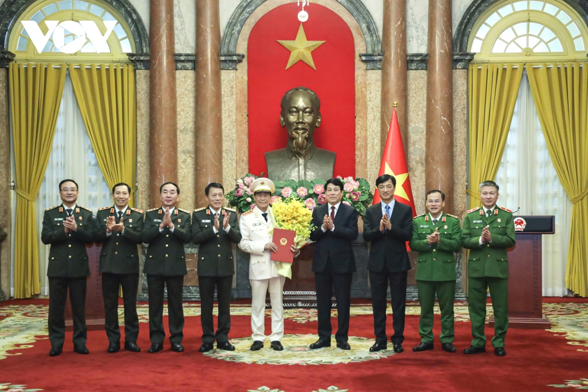 chủ tịch nước trao quyết định thăng cấp bậc thượng tướng với ông lê quốc hùng hình ảnh 5 chu tich nuoc trao quyet dinh thang cap bac thuong tuong voi ong le quoc hung hinh anh 5