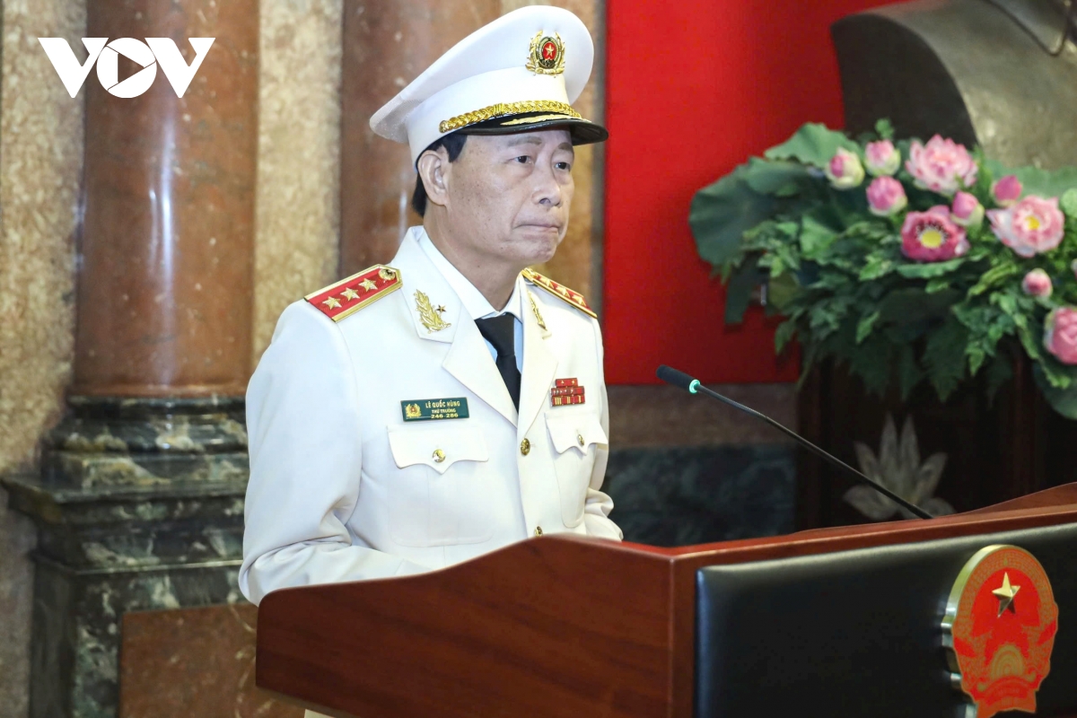 chủ tịch nước trao quyết định thăng cấp bậc thượng tướng với ông lê quốc hùng hình ảnh 4 chu tich nuoc trao quyet dinh thang cap bac thuong tuong voi ong le quoc hung hinh anh 4