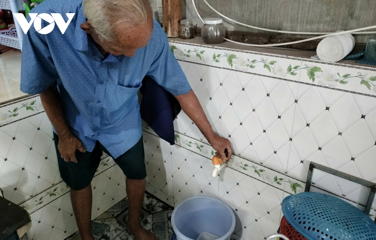 cà mau người dân xã biển bạch lo tái diễn cảnh mua nước mùa khô hình ảnh 3 ca mau nguoi dan xa bien bach lo tai dien canh mua nuoc mua kho hinh anh 3