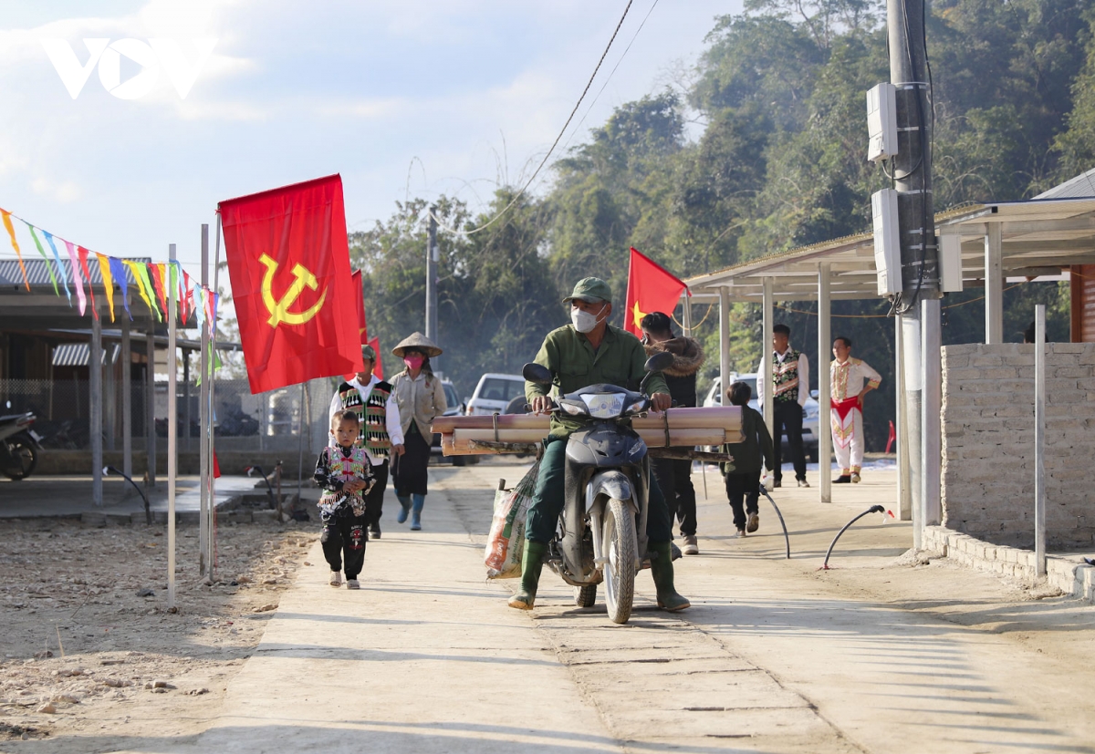 ban giao nha cho dong bao bi thiet hai do lu quet o muong pon, Dien bien hinh anh 4