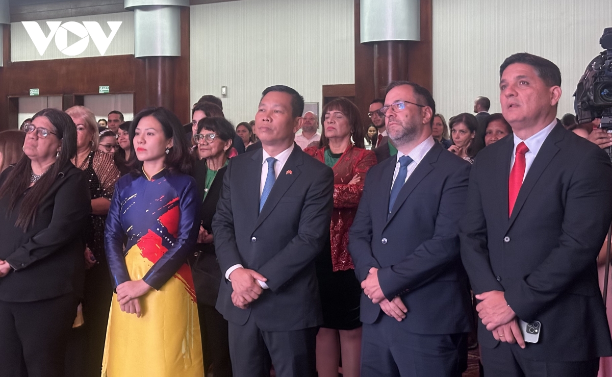 kỷ niệm 35 năm thiết lập quan hệ ngoại giao việt nam - venezuela hình ảnh 1 ky niem 35 nam thiet lap quan he ngoai giao viet nam - venezuela hinh anh 1