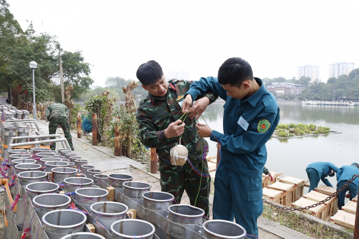 can canh 5 tran dia ban phao hoa o ha noi truoc thoi khac don nam moi 2025 hinh anh 6