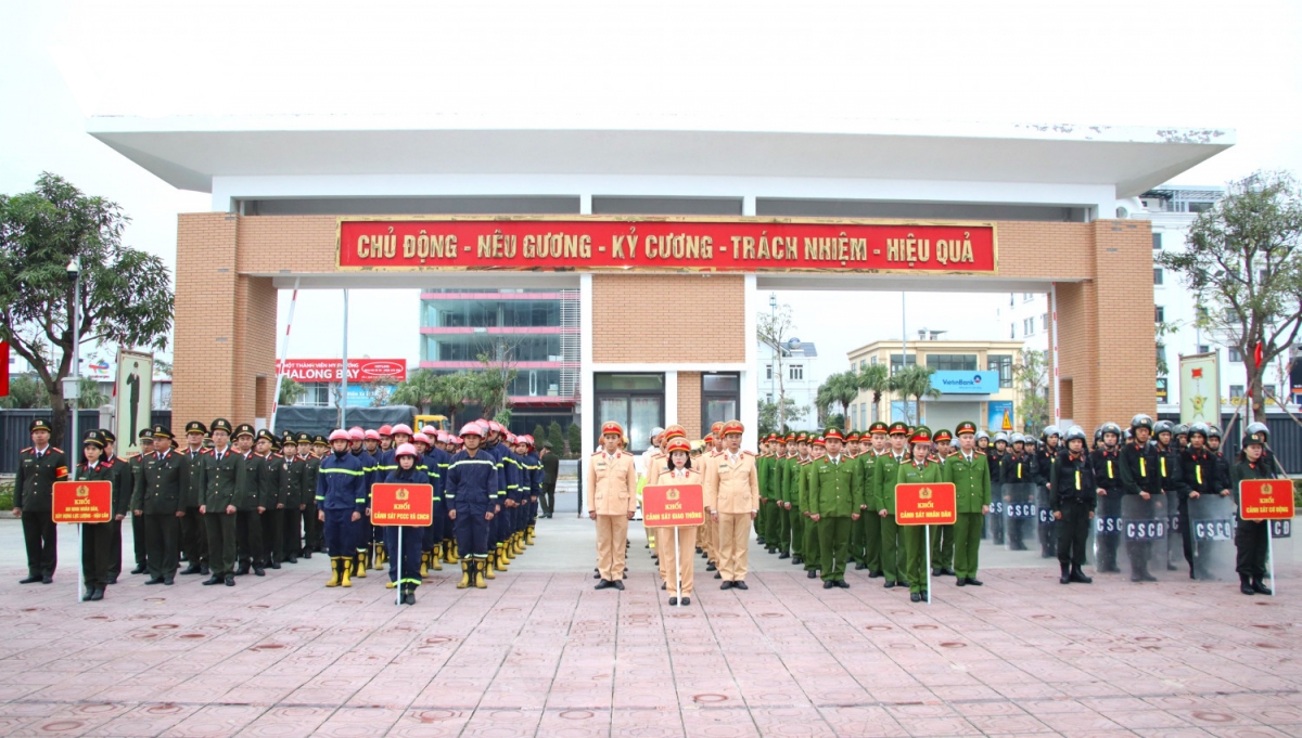 quảng ninh ra quân cao điểm trấn áp tội phạm dịp tết hình ảnh 1 quang ninh ra quan cao diem tran ap toi pham dip tet hinh anh 1