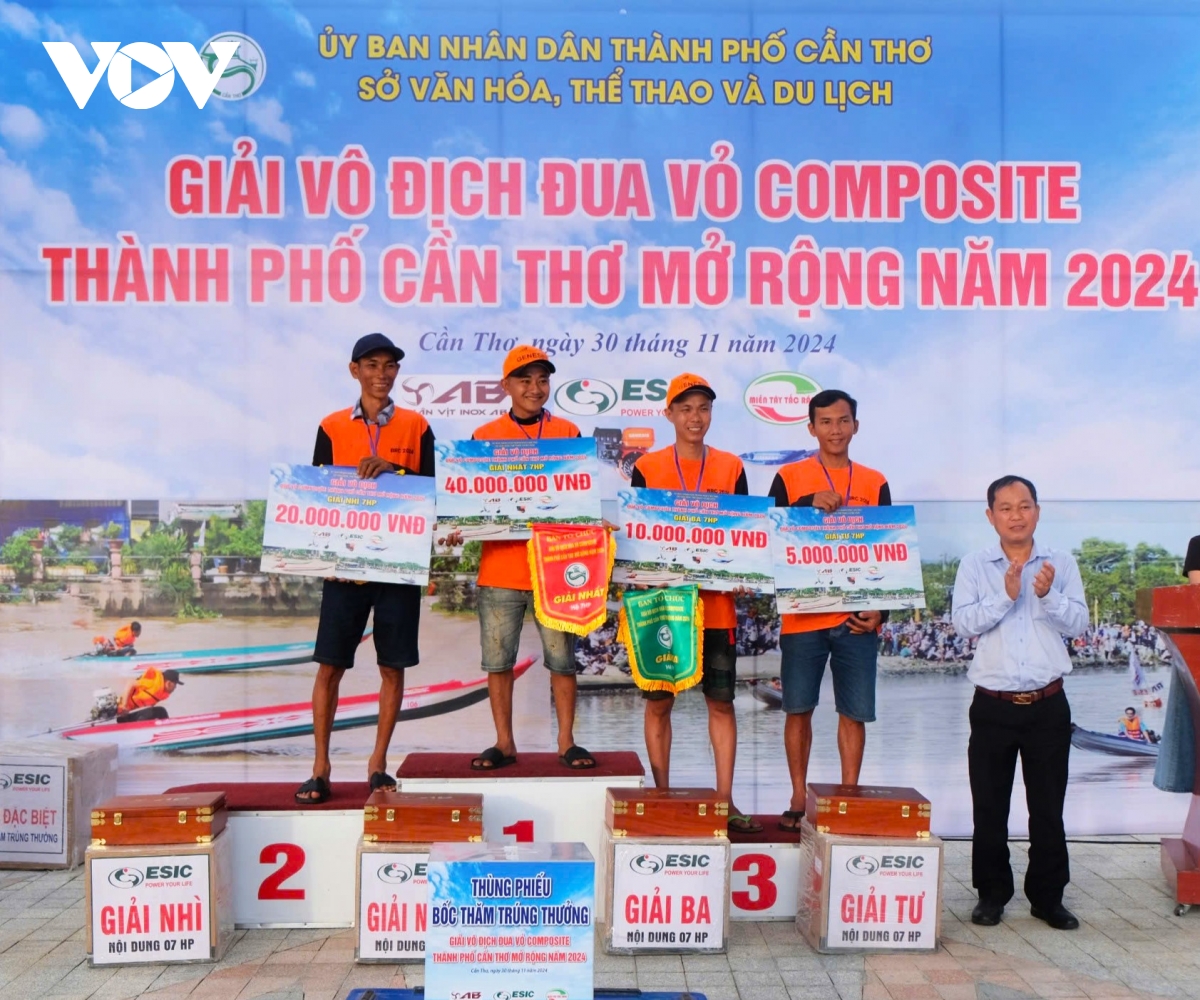 nguoi dan Dbscl hao hung dua ghe ngo va dua vo composite hinh anh 15