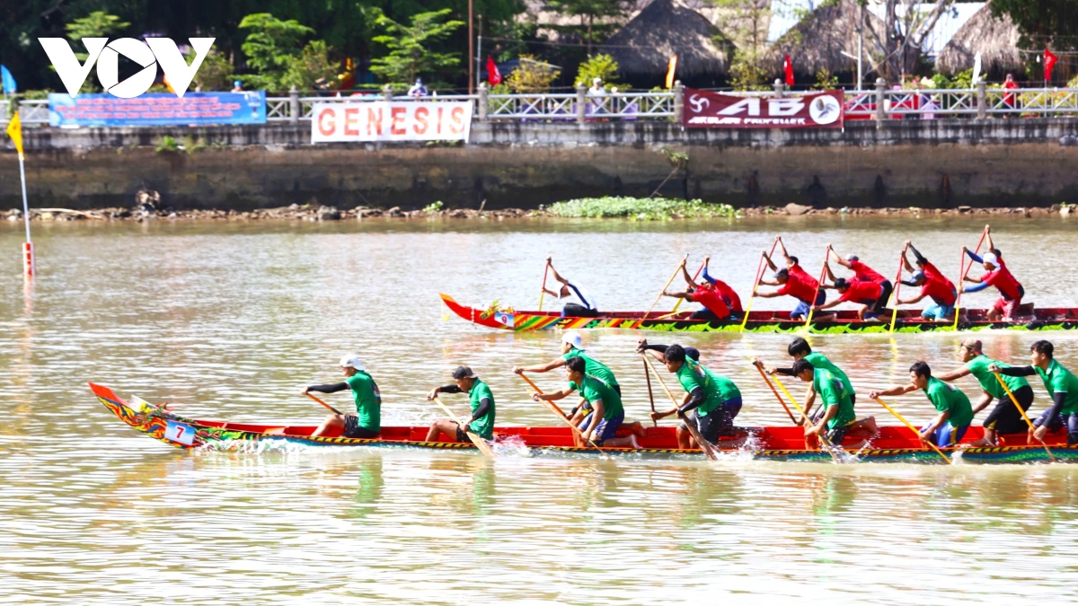 nguoi dan Dbscl hao hung dua ghe ngo va dua vo composite hinh anh 17