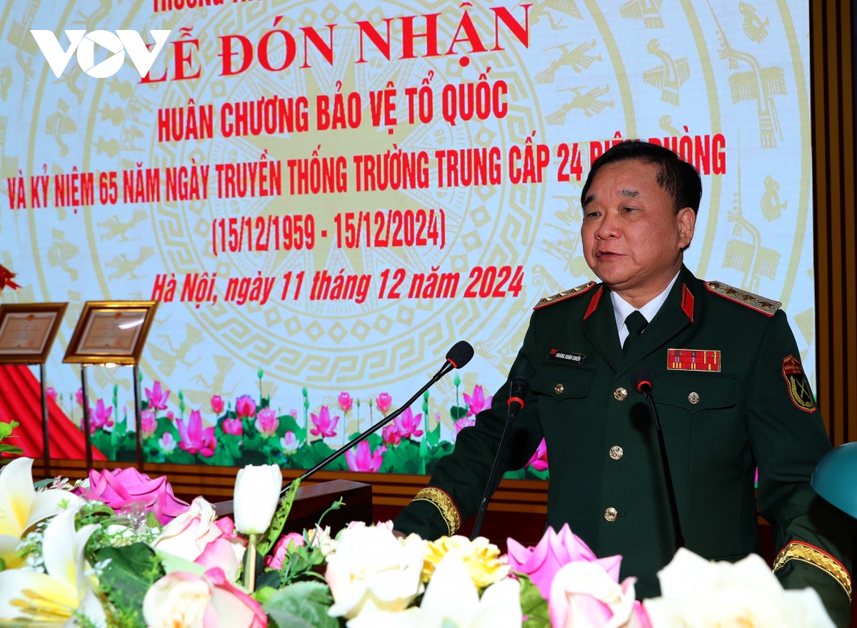 truong trung cap 24 bien phong don nhan huan chuong bao ve to quoc hang nhat hinh anh 2