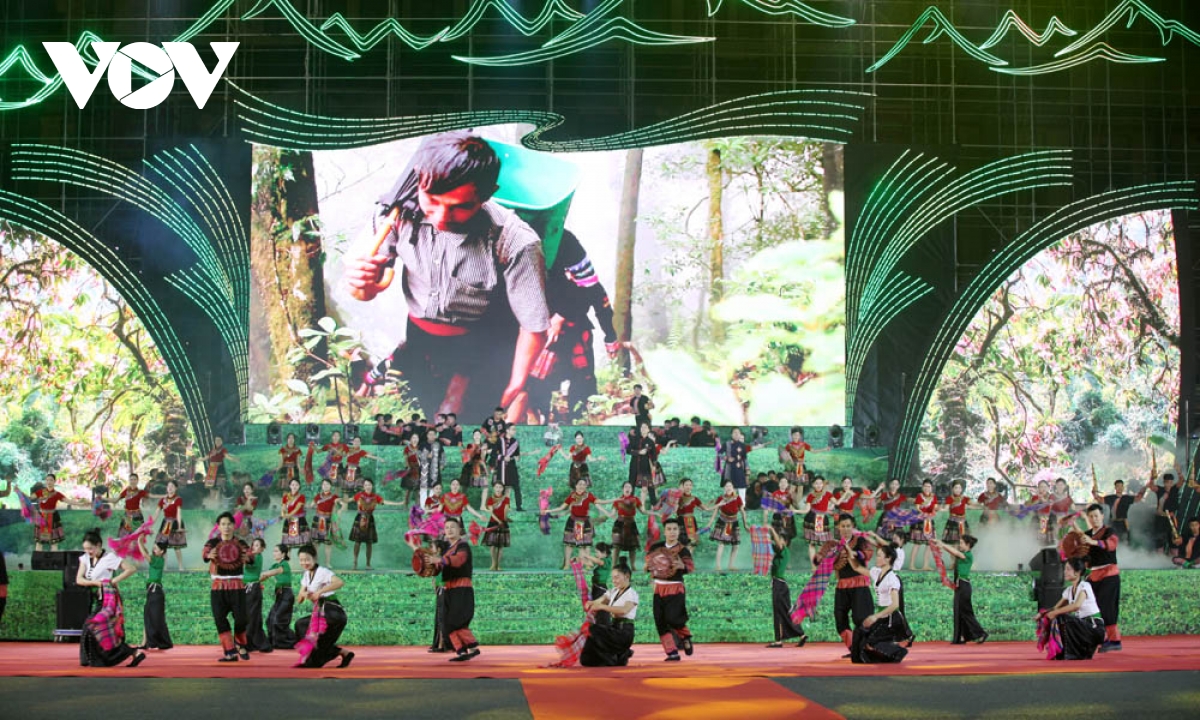 Ấn tượng đêm khai mạc tuần du lịch - văn hóa lai châu 2024 hình ảnh 2 An tuong dem khai mac tuan du lich - van hoa lai chau 2024 hinh anh 2