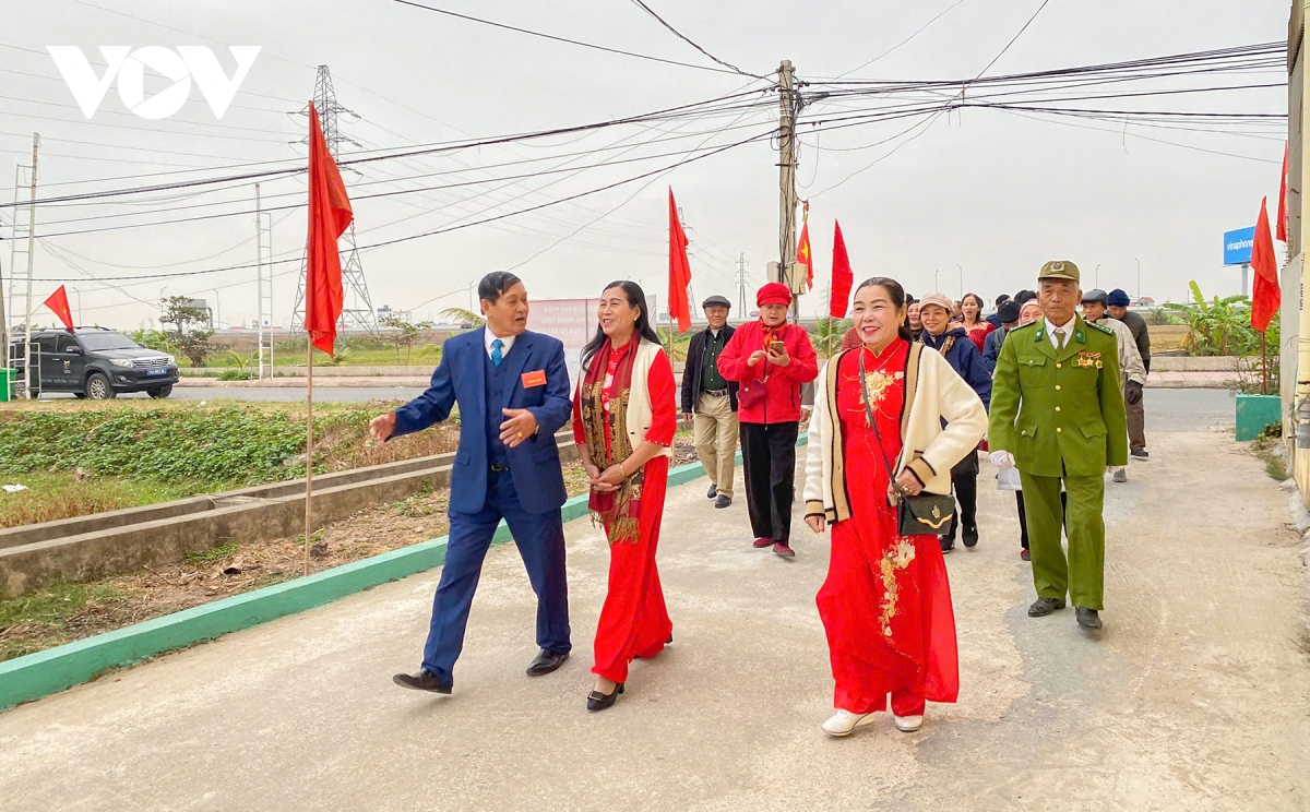 96 cu tri quang ninh ron rang di bau truong thon, ban, khu pho hinh anh 7