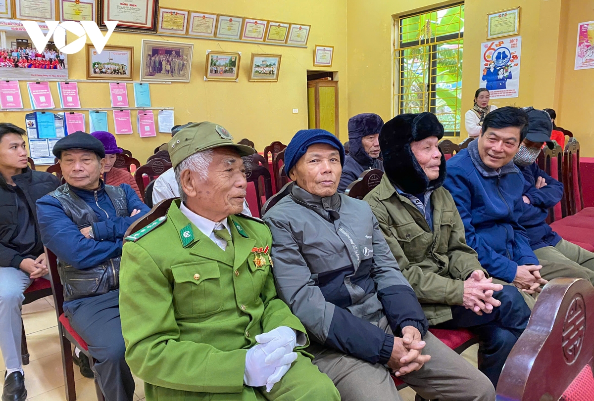 96 cu tri quang ninh ron rang di bau truong thon, ban, khu pho hinh anh 10