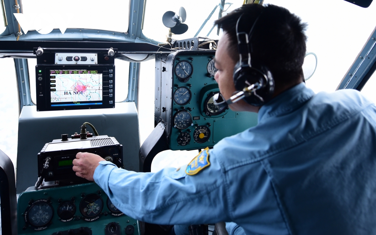cận cảnh trực thăng bay trình diễn ở triển lãm quốc phòng quốc tế việt nam hình ảnh 3 can canh truc thang bay trinh dien o trien lam quoc phong quoc te viet nam hinh anh 3